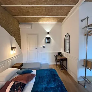 Domus Avi - Guest house